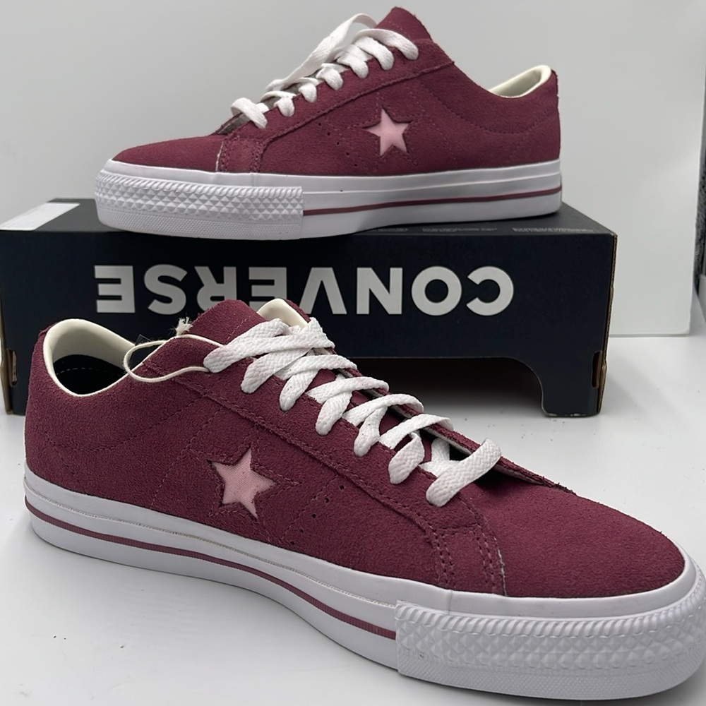 Converse Men’s Burgundy Sneakers with Star Detail
A11099C
ONE STAR PRO OX GREY/ - Picture 15 of 16